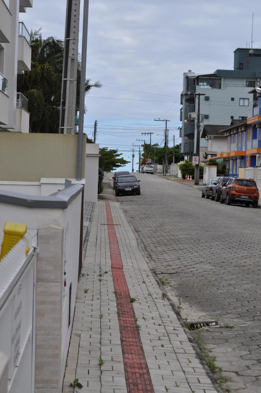 Apartamentos Bombinhas - 140 Metros Da Praia Eksteriør billede