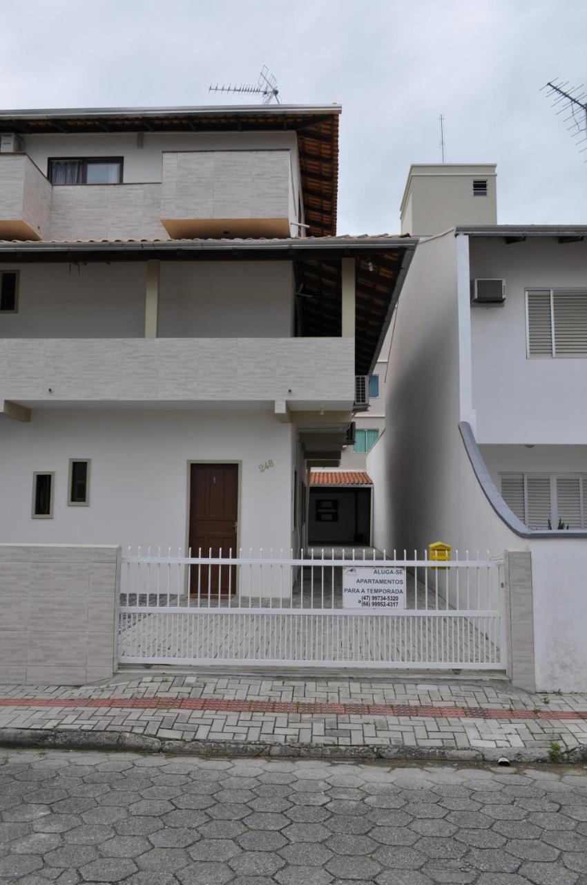 Apartamentos Bombinhas - 140 Metros Da Praia Eksteriør billede